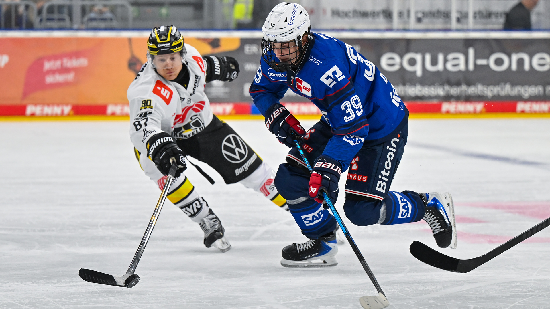 Adler Mannheim gg. Krefeld Pinguine